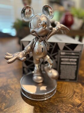 2023 D23 Gold Member MM ‘Leader of the Club’ Milestone Statue